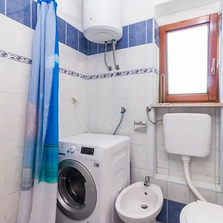 Lovely In With Wifi Apartman Valbandon