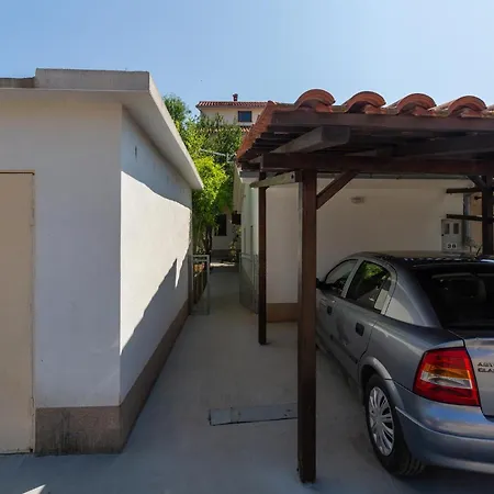 Apartment Stunning In Valbandon