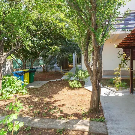 Stunning In * Valbandon